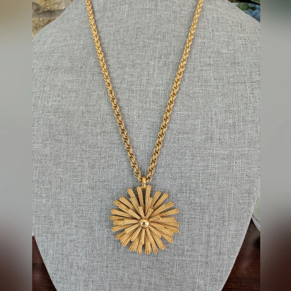 Vintage Monet ☀️ Sunburst Starburst Medallion Necklace - Picture 9 of 16